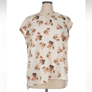🚨🔜 F I N A L  S A L E 🔚🚨
 Maurices Cream Floral Blouse